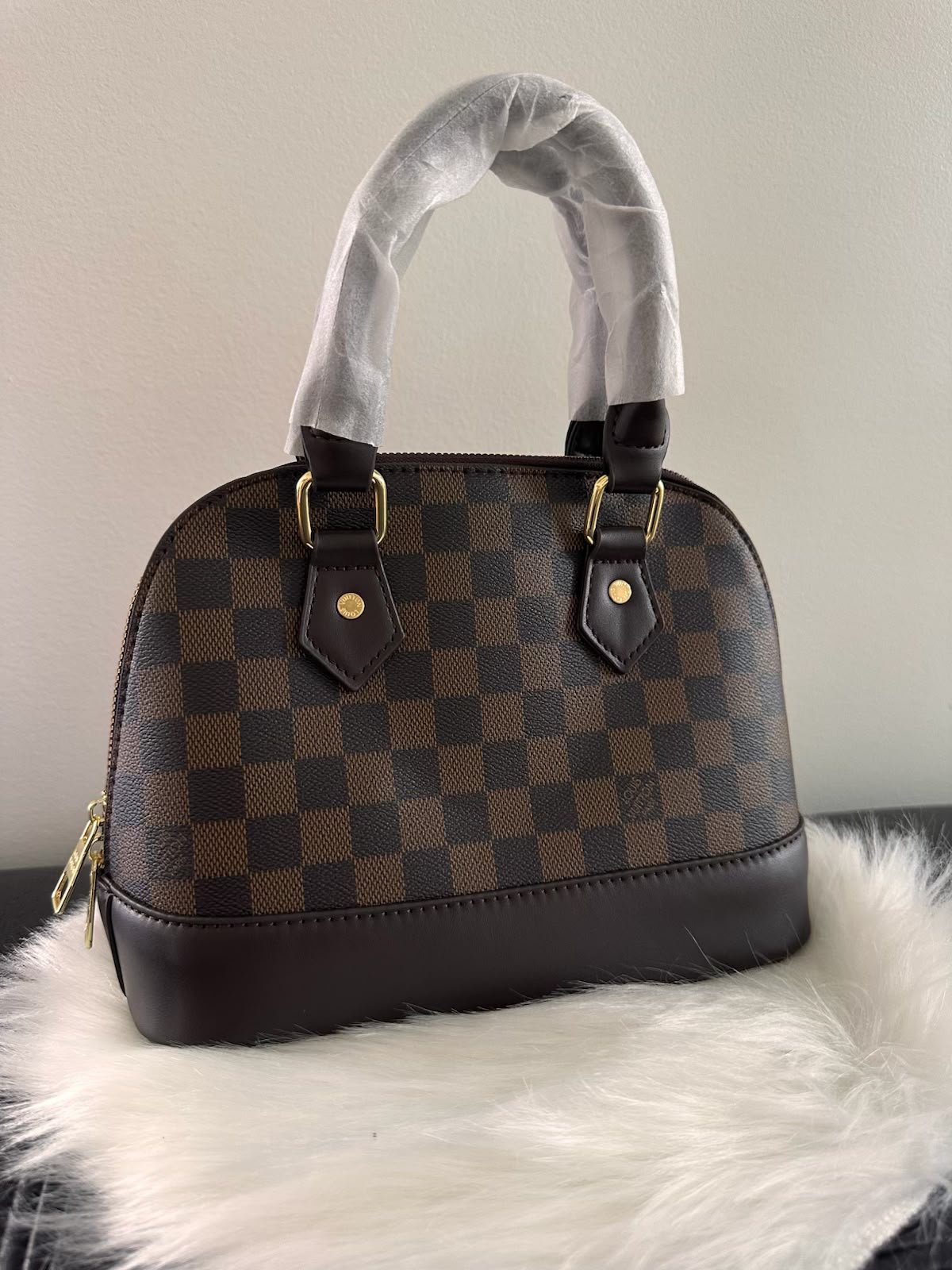 Sac à main dôme brun à carreaux avec doubles poignées