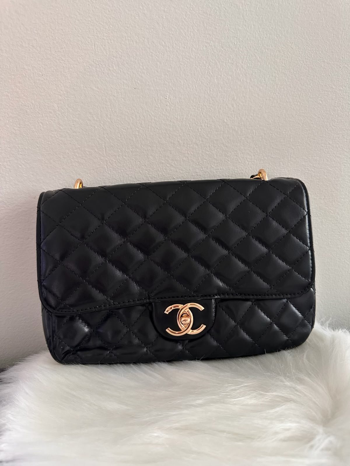 Sac à bandoulière Chanel noir matelassé à rabat
